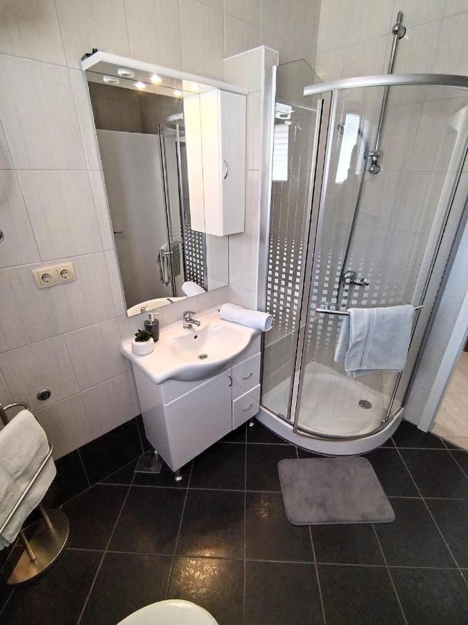 Apartments By The Sea Duce, Omis - 2731 Dugi Rat Εξωτερικό φωτογραφία